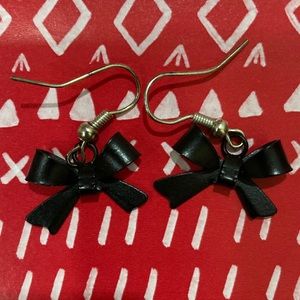 Mini ribbon bow earrings NWOT